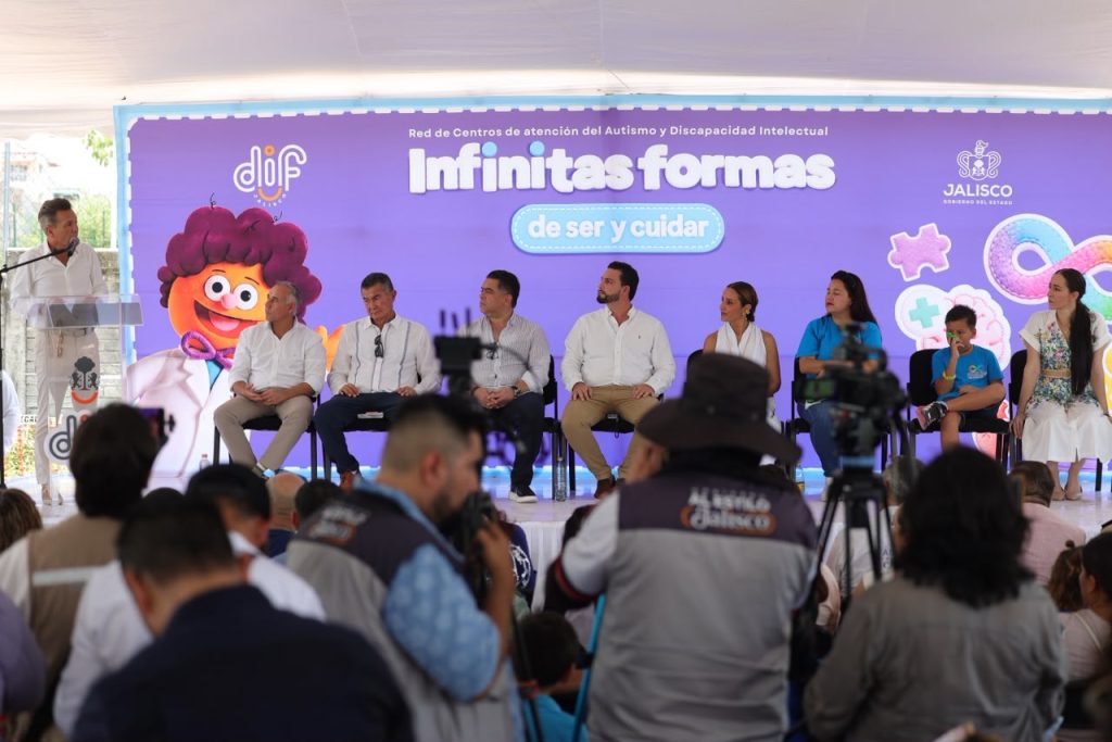 Colocan primera piedra del Centro Regional de Autismo en La Lija, el cual estará listo en Abril de 2027